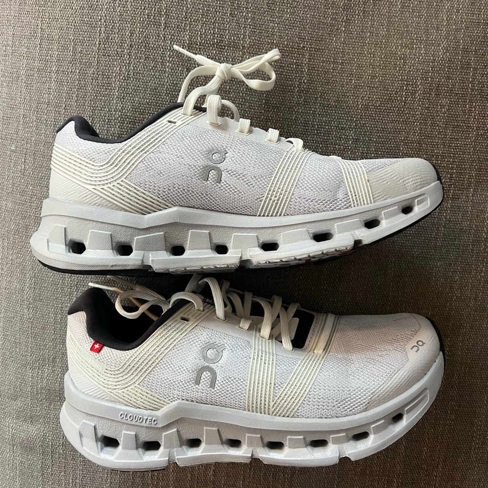 Cloudgo Running Shoe size 7 (Women)